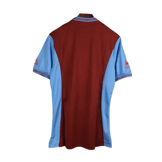 https://cdn.shopify.com/s/files/1/0826/7228/8075/files/19811982-aston-villa-home-retro-kit-classickits433-465536.webp?v=1741198288