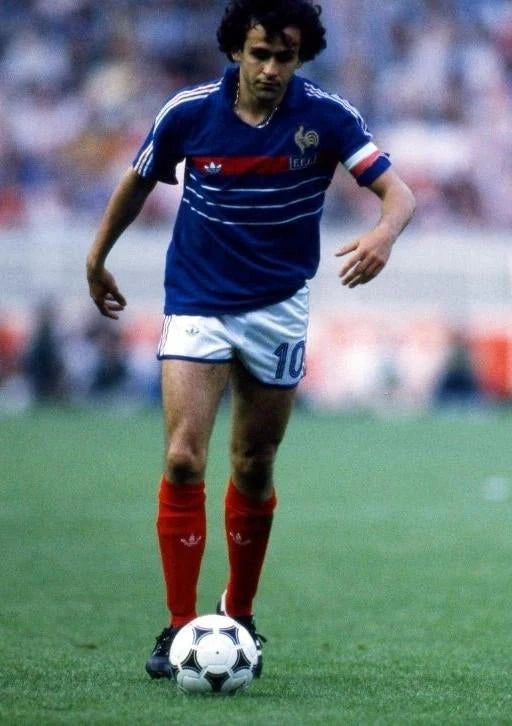 https://cdn.shopify.com/s/files/1/0826/7228/8075/files/19841985-france-home-retro-jersey-862777.webp?v=1741198513