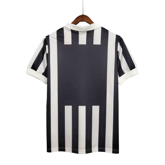 https://cdn.shopify.com/s/files/1/0826/7228/8075/files/19841985-juventus-ariston-home-retro-kit-classickits433-154782.webp?v=1741198815