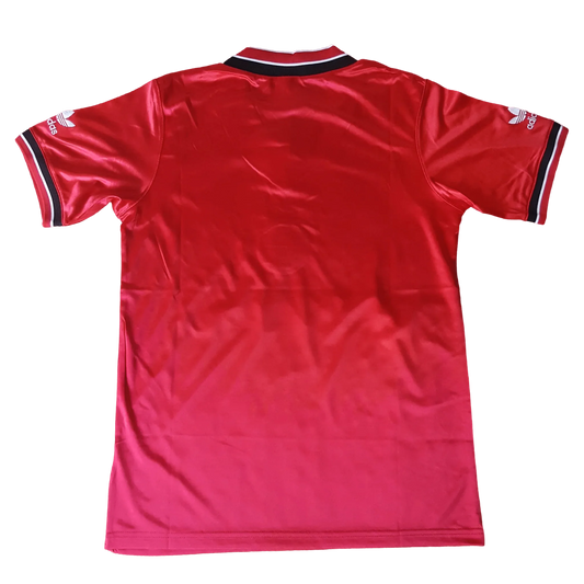 https://cdn.shopify.com/s/files/1/0826/7228/8075/files/19841986-manchester-united-sharp-home-retro-kit-classickits433-445700.webp?v=1741197617