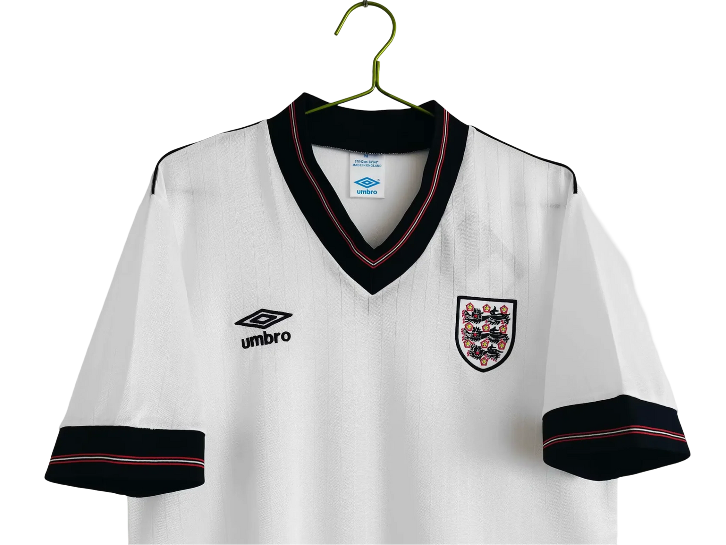 https://cdn.shopify.com/s/files/1/0826/7228/8075/files/19841987-england-home-retro-kit-981876.webp?v=1741196970