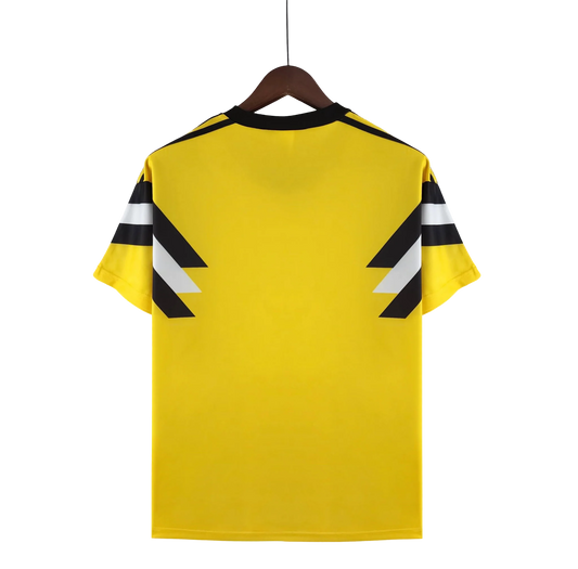 https://cdn.shopify.com/s/files/1/0826/7228/8075/files/19891990-borussia-dortmund-continentale-home-retro-kit-classickits433-926994.webp?v=1741199404