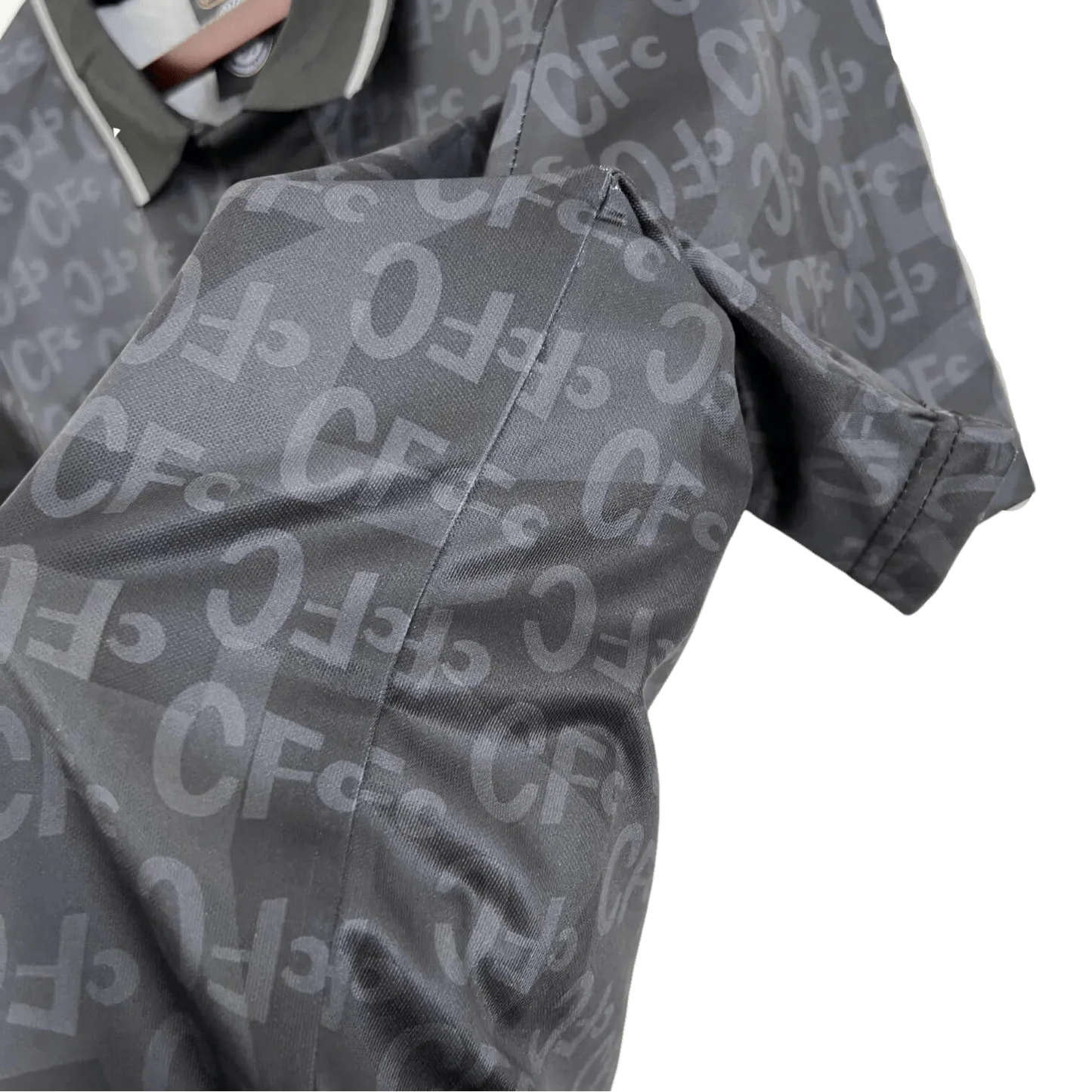 https://cdn.shopify.com/s/files/1/0826/7228/8075/files/1990-chelsea-black-retro-kit-classickits433-371291.webp?v=1741198276