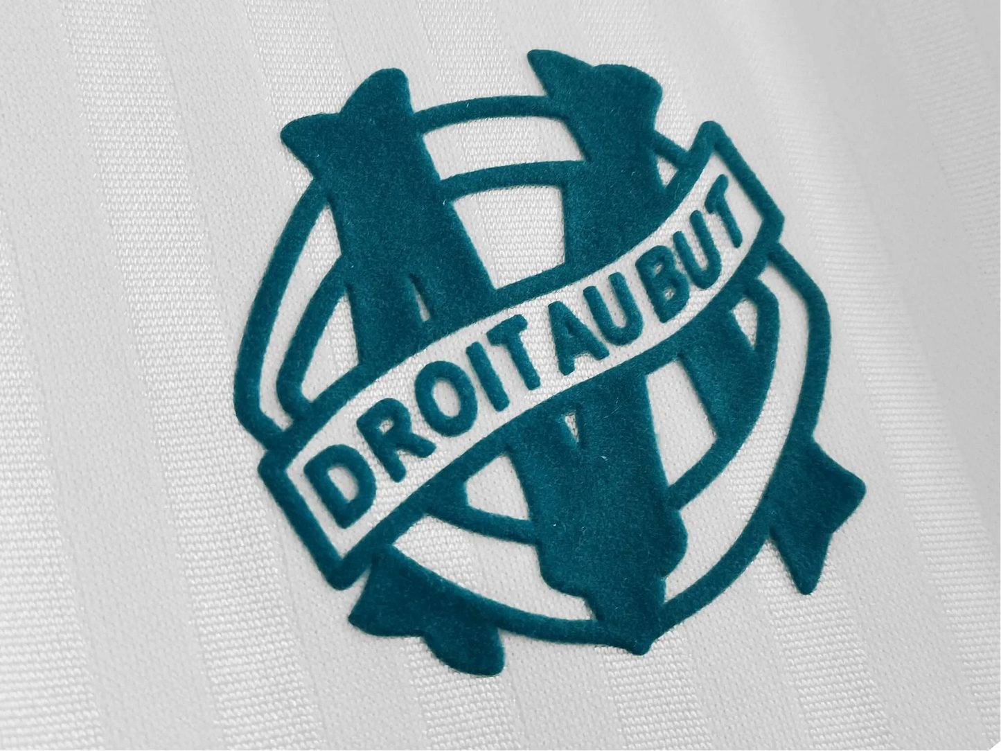 https://cdn.shopify.com/s/files/1/0826/7228/8075/files/1990-olympique-de-marseille-panasonic-home-retro-kit-long-sleeves-476146.webp?v=1741198006