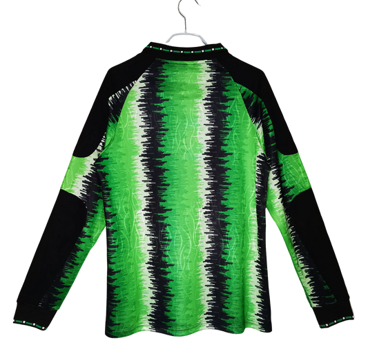 https://cdn.shopify.com/s/files/1/0826/7228/8075/files/19901991-manchester-united-sharp-goalkeeper-green-retro-kit-long-sleeves-classickits433-827297.webp?v=1741197624