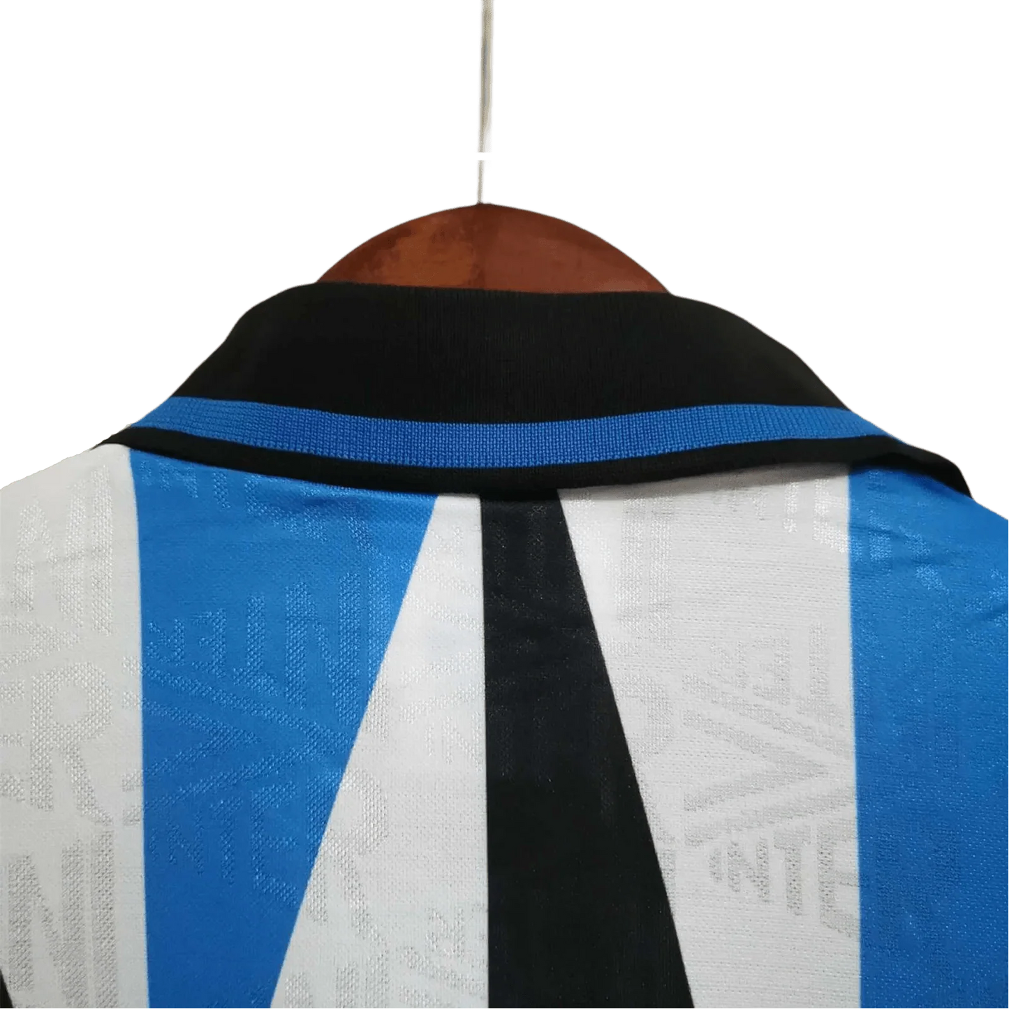 https://cdn.shopify.com/s/files/1/0826/7228/8075/files/19921993-inter-milan-fiorucci-away-retro-kit-261670.webp?v=1741197490