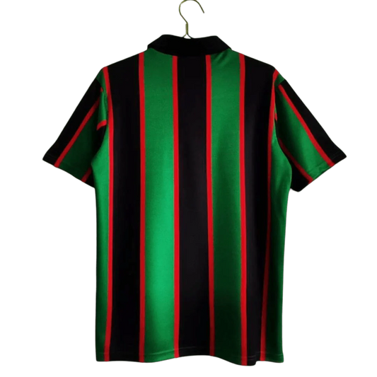 https://cdn.shopify.com/s/files/1/0826/7228/8075/files/19931995-aston-villa-muller-green-black-away-retro-kit-classickits433-901450.webp?v=1741199251