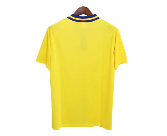 https://cdn.shopify.com/s/files/1/0826/7228/8075/files/19941995-sweden-yellow-home-retro-kit-classickits433-116894.webp?v=1741198794