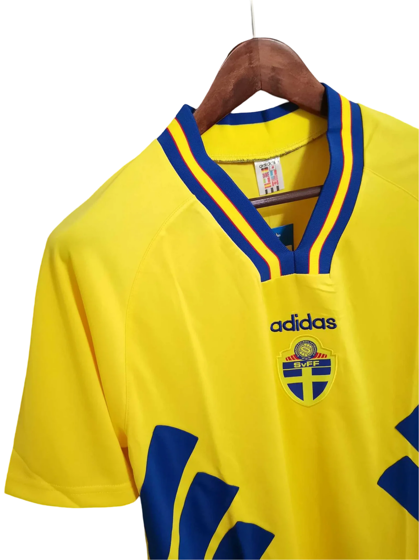 https://cdn.shopify.com/s/files/1/0826/7228/8075/files/19941995-sweden-yellow-home-retro-kit-classickits433-875793.webp?v=1741198797