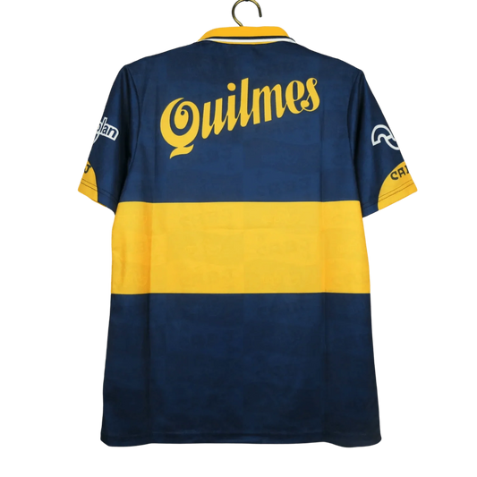 https://cdn.shopify.com/s/files/1/0826/7228/8075/files/19951997-boca-juniors-quilmes-home-retro-jersey-957889.webp?v=1741197185