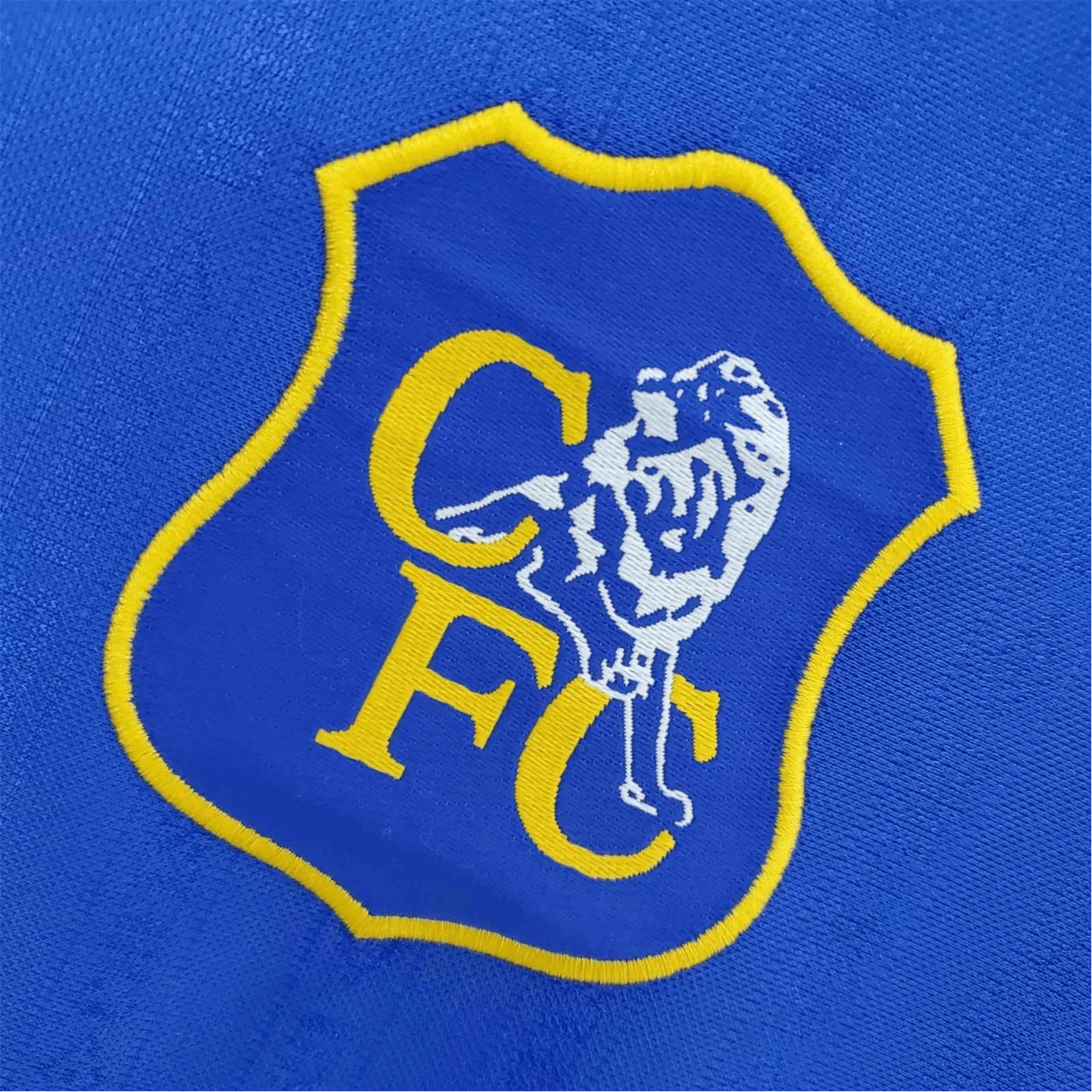 https://cdn.shopify.com/s/files/1/0826/7228/8075/files/19951997-chelsea-coors-home-retro-kit-classickits433-904906.webp?v=1741198262