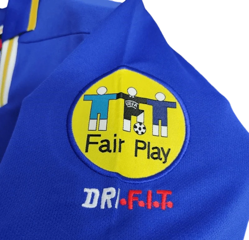 https://cdn.shopify.com/s/files/1/0826/7228/8075/files/19961997-italy-home-retro-kit-classickits433-882769.webp?v=1741198781