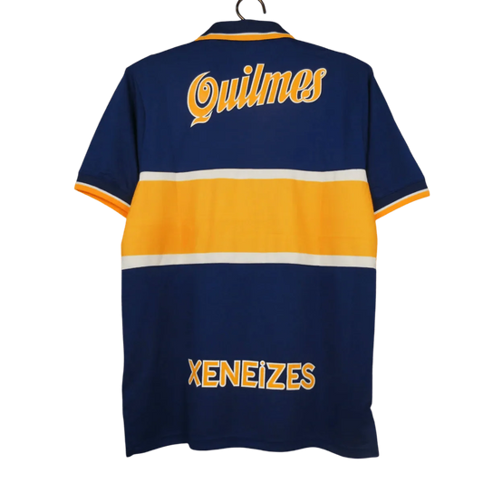 https://cdn.shopify.com/s/files/1/0826/7228/8075/files/19971998-boca-juniors-quilmes-home-retro-jersey-909639.webp?v=1741197169