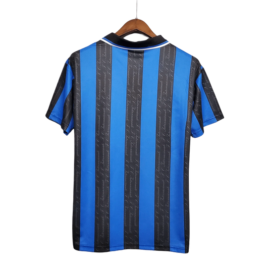 https://cdn.shopify.com/s/files/1/0826/7228/8075/files/19971998-inter-milan-home-pirelli-retro-kit-classickits433-978229.webp?v=1741198904