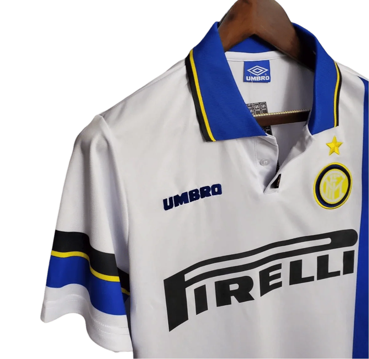 https://cdn.shopify.com/s/files/1/0826/7228/8075/files/19971998-inter-milan-pirelli-away-retro-kit-classickits433-835199.webp?v=1741198872