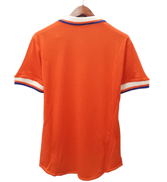 https://cdn.shopify.com/s/files/1/0826/7228/8075/files/19971998-netherlands-home-retro-kit-classickits433-442311.webp?v=1741198787