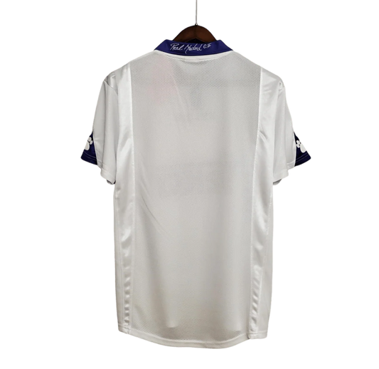 https://cdn.shopify.com/s/files/1/0826/7228/8075/files/19971998-real-madrid-teka-white-home-retro-kit-classickits433-257149.webp?v=1741199030