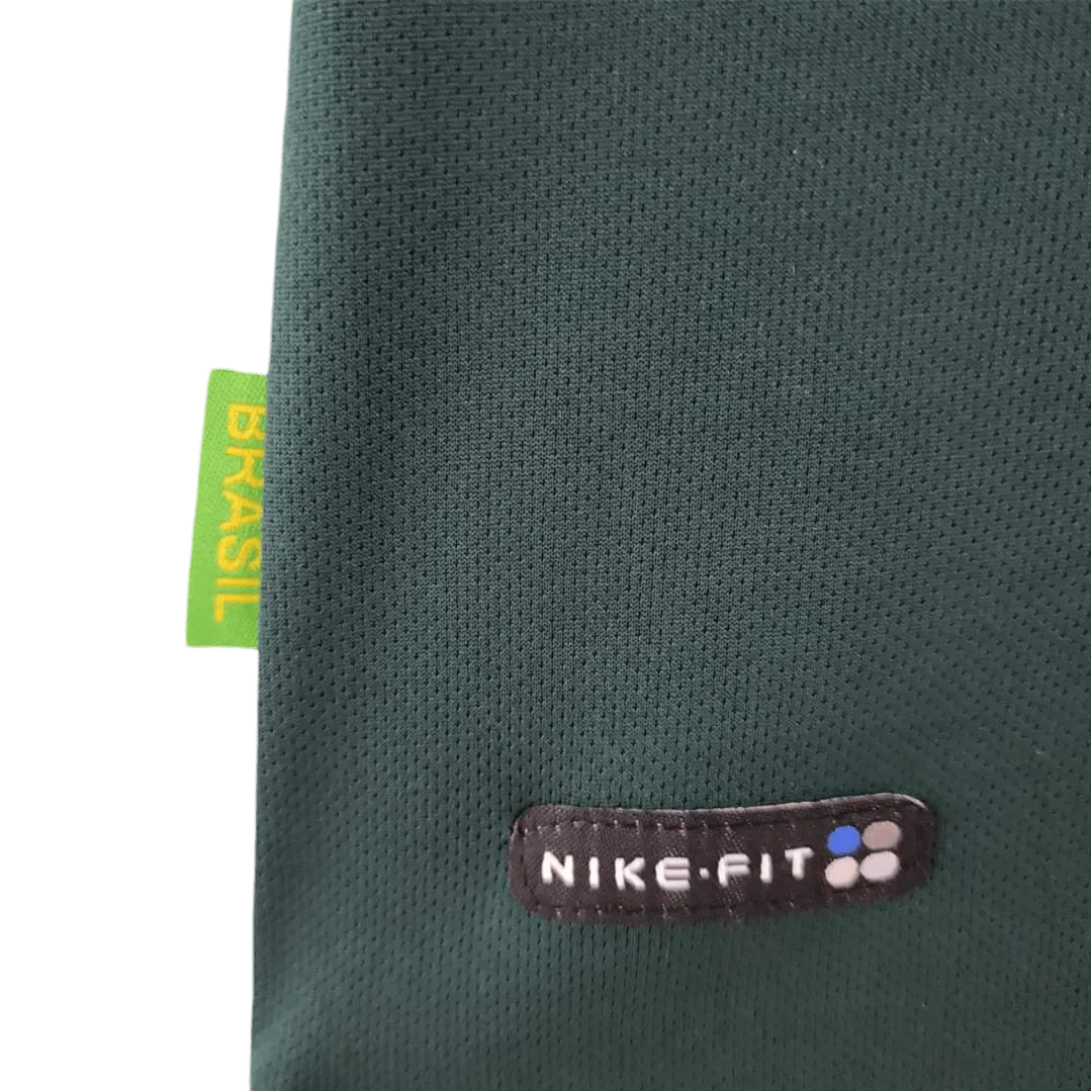 https://cdn.shopify.com/s/files/1/0826/7228/8075/files/1998-brazil-goalkeeper-dark-green-retro-kit-425252.webp?v=1741197029