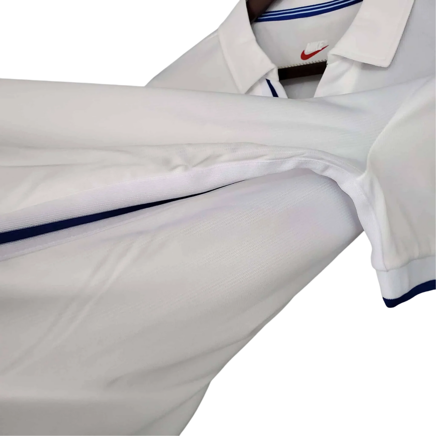 https://cdn.shopify.com/s/files/1/0826/7228/8075/files/1998-italy-away-kit-549758.webp?v=1741197279