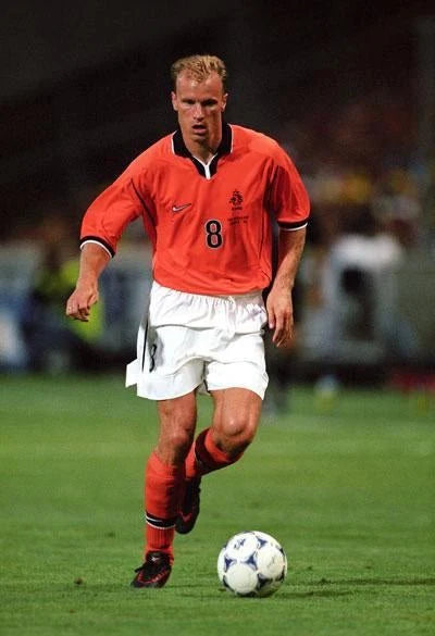 https://cdn.shopify.com/s/files/1/0826/7228/8075/files/1998-netherlands-world-cup-home-retro-kit-classickits433-578552.webp?v=1741198792