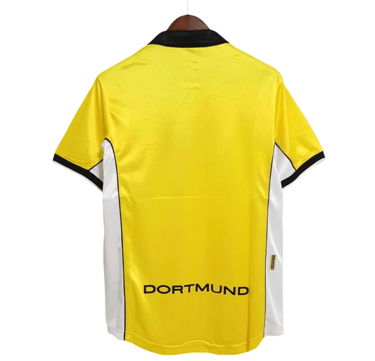 https://cdn.shopify.com/s/files/1/0826/7228/8075/files/19981999-borussia-dortmund-soliver-home-retro-kit-classickits433-219088.webp?v=1741199322