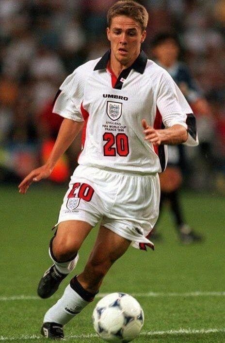 https://cdn.shopify.com/s/files/1/0826/7228/8075/files/19981999-england-home-retro-kit-classickits433-493832.webp?v=1741198518