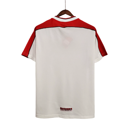 https://cdn.shopify.com/s/files/1/0826/7228/8075/files/19981999-liverpooi-carlsberg-white-away-retro-kit-classickits433-722596.webp?v=1741197838