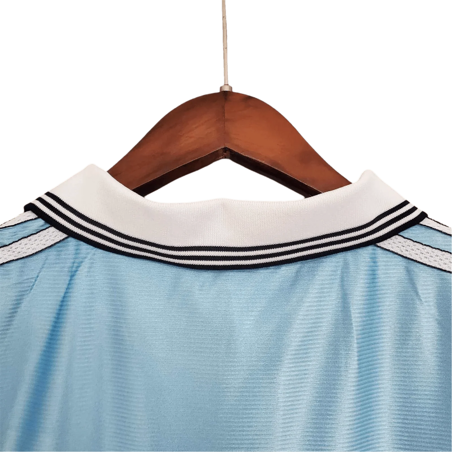 https://cdn.shopify.com/s/files/1/0826/7228/8075/files/19981999-olympique-de-marseille-ericsson-away-retro-jersey-at-govintagejersey-store-685673.webp?v=1741199391