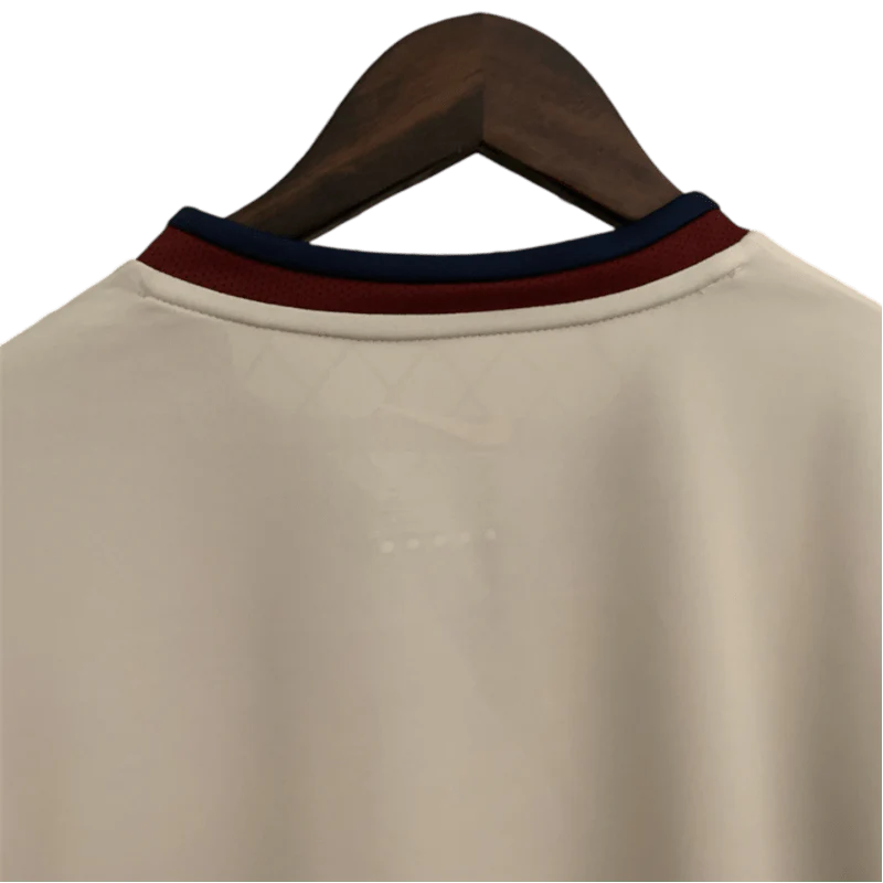https://cdn.shopify.com/s/files/1/0826/7228/8075/files/19982000-fc-barcelona-away-retro-kit-classickits433-913101.webp?v=1741199035