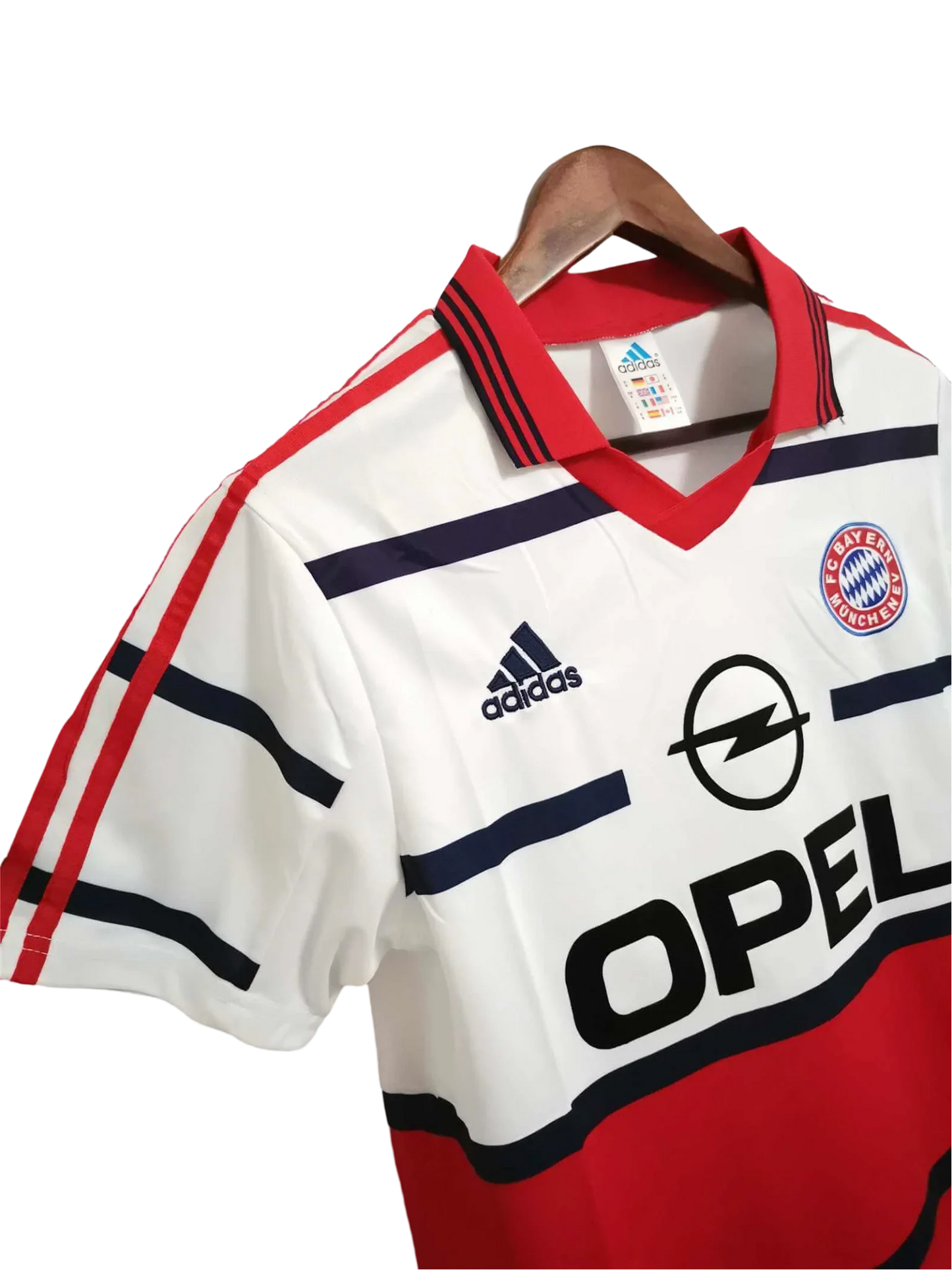 https://cdn.shopify.com/s/files/1/0826/7228/8075/files/19982001-bayern-munich-opel-away-retro-kit-classickits433-467251.webp?v=1741199405