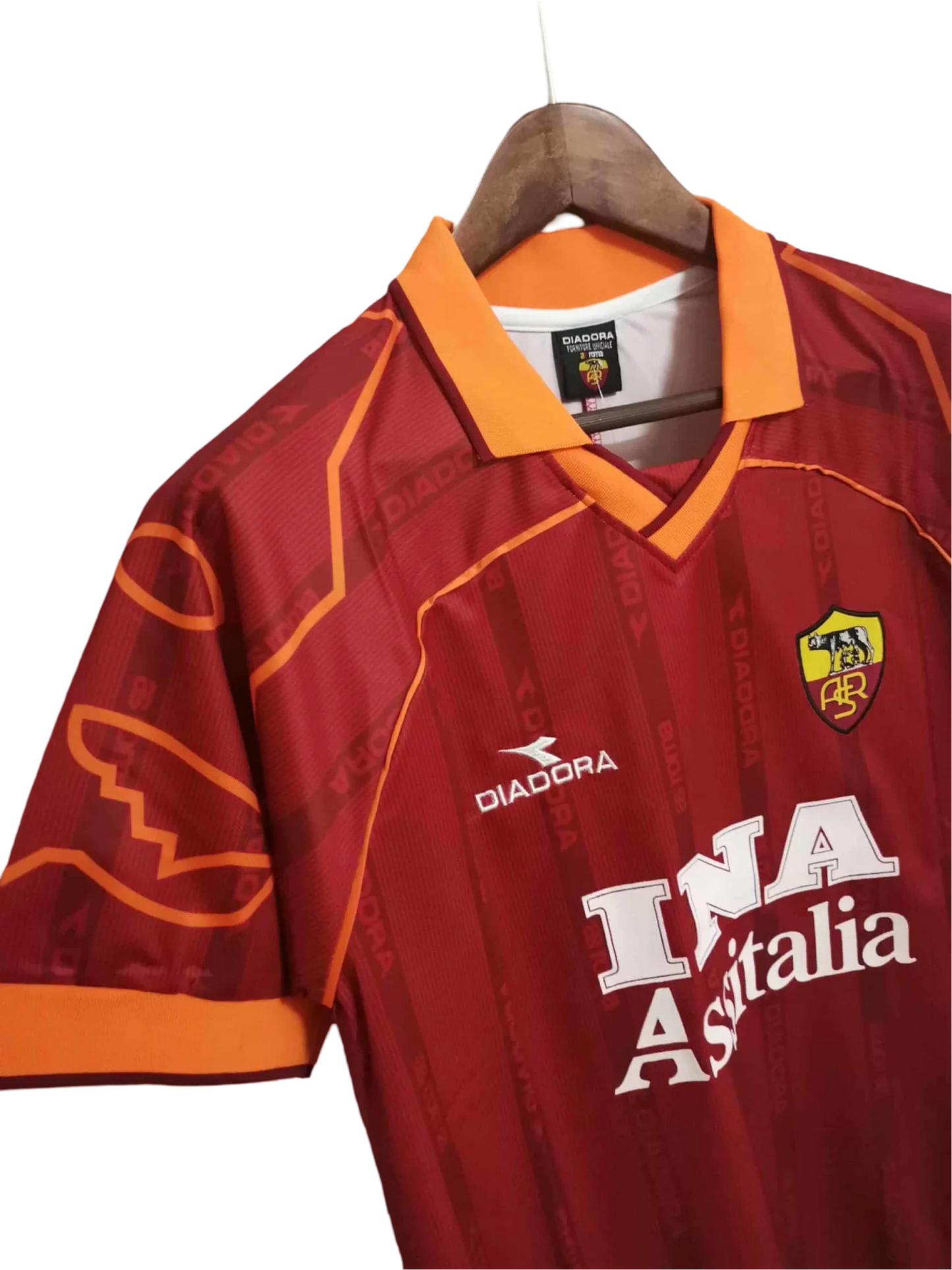 https://cdn.shopify.com/s/files/1/0826/7228/8075/files/19992000-as-roma-ina-assitalia-diadora-home-retro-kit-classickits433-814749.webp?v=1741199014