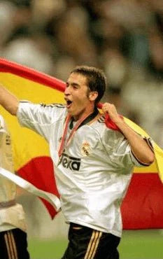 https://cdn.shopify.com/s/files/1/0826/7228/8075/files/19992000-real-madrid-teka-white-home-retro-kit-classickits433-822898.webp?v=1741199040