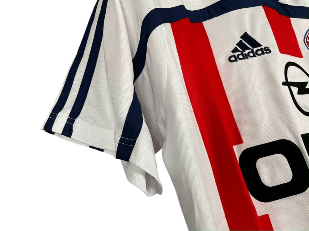 https://cdn.shopify.com/s/files/1/0826/7228/8075/files/20002001-bayern-munich-opel-away-white-retro-kit-classickits433-123259.webp?v=1741199350