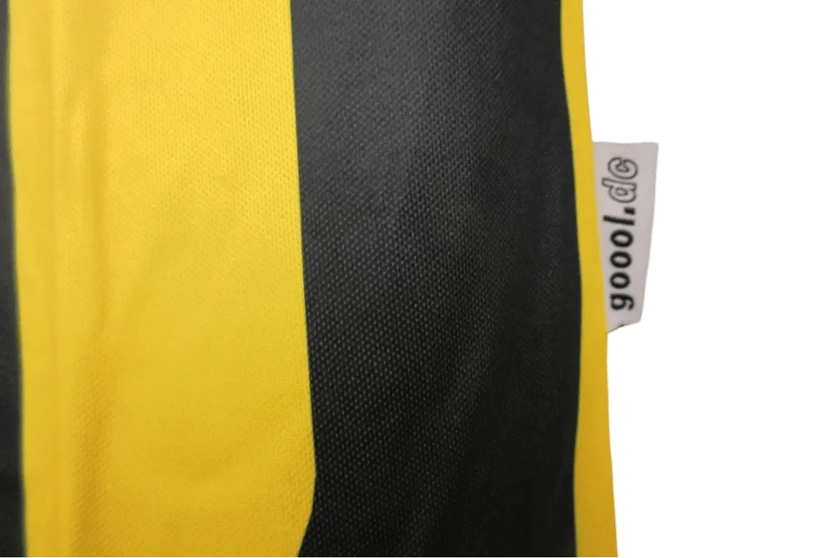 https://cdn.shopify.com/s/files/1/0826/7228/8075/files/20002001-borussia-dortmund-eon-home-retro-kit-classickits433-605098.webp?v=1741197739