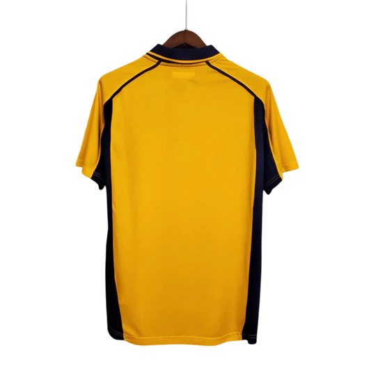 https://cdn.shopify.com/s/files/1/0826/7228/8075/files/20002001-liverpool-carlsberg-yellow-away-retro-kit-classickits433-396633.webp?v=1741199192