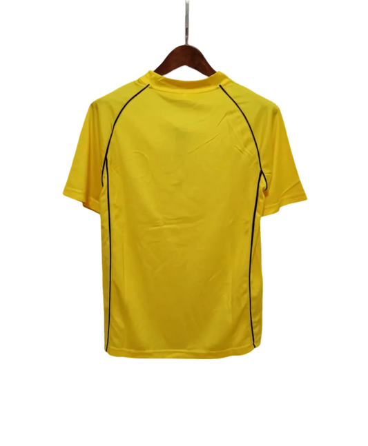 https://cdn.shopify.com/s/files/1/0826/7228/8075/files/20012002-borussia-dortmund-eon-champions-league-retro-kit-classickits433-676926.webp?v=1741197742