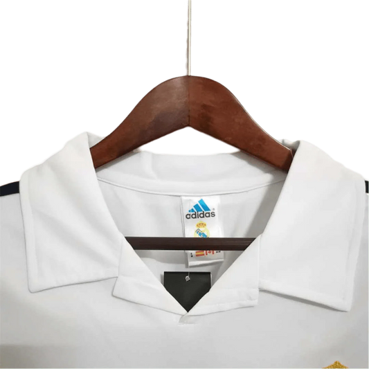 https://cdn.shopify.com/s/files/1/0826/7228/8075/files/20022003-real-madrid-zidane-siemens-mobile-white-retro-kit-classickits433-264486.webp?v=1741199036