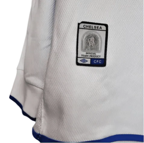 https://cdn.shopify.com/s/files/1/0826/7228/8075/files/20032005-chelsea-fly-emirates-away-retro-kit-long-sleeves-classickits433-913902.webp?v=1741198285