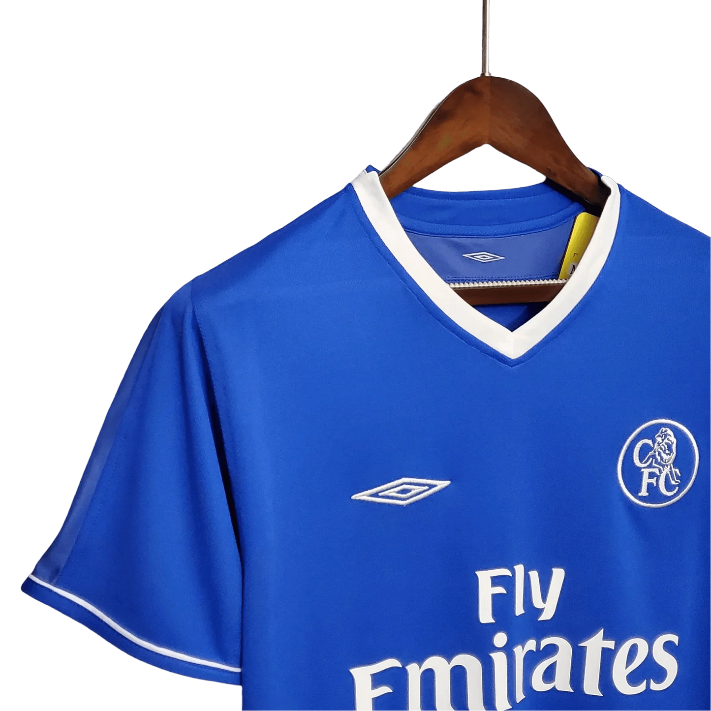 https://cdn.shopify.com/s/files/1/0826/7228/8075/files/20032005-chelsea-fly-emirates-home-retro-kit-classickits433-445976.webp?v=1741199252