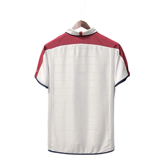 https://cdn.shopify.com/s/files/1/0826/7228/8075/files/2004-england-home-retro-kit-343018.webp?v=1741196963