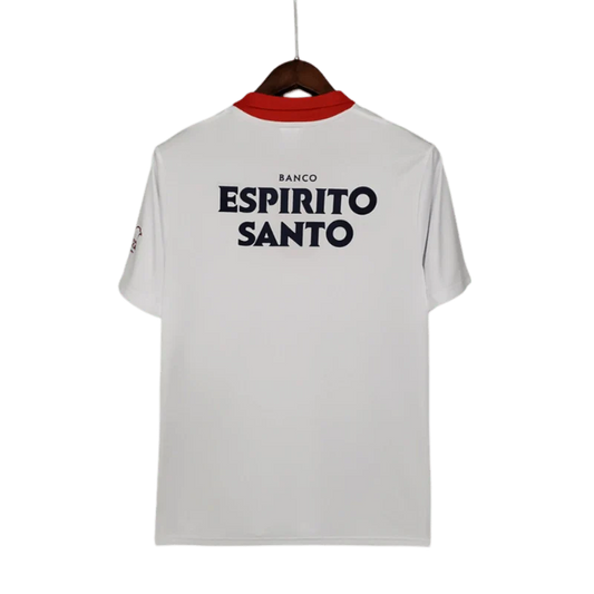 https://cdn.shopify.com/s/files/1/0826/7228/8075/files/20042005-benfica-vodafone-away-retro-jersey-435510.webp?v=1741199328