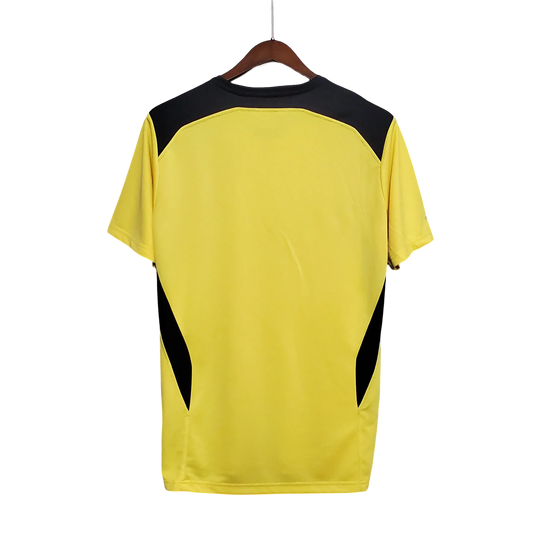 https://cdn.shopify.com/s/files/1/0826/7228/8075/files/20042005-liverpooi-carlsberg-yellow-away-retro-kit-classickits433-872544.webp?v=1741197877