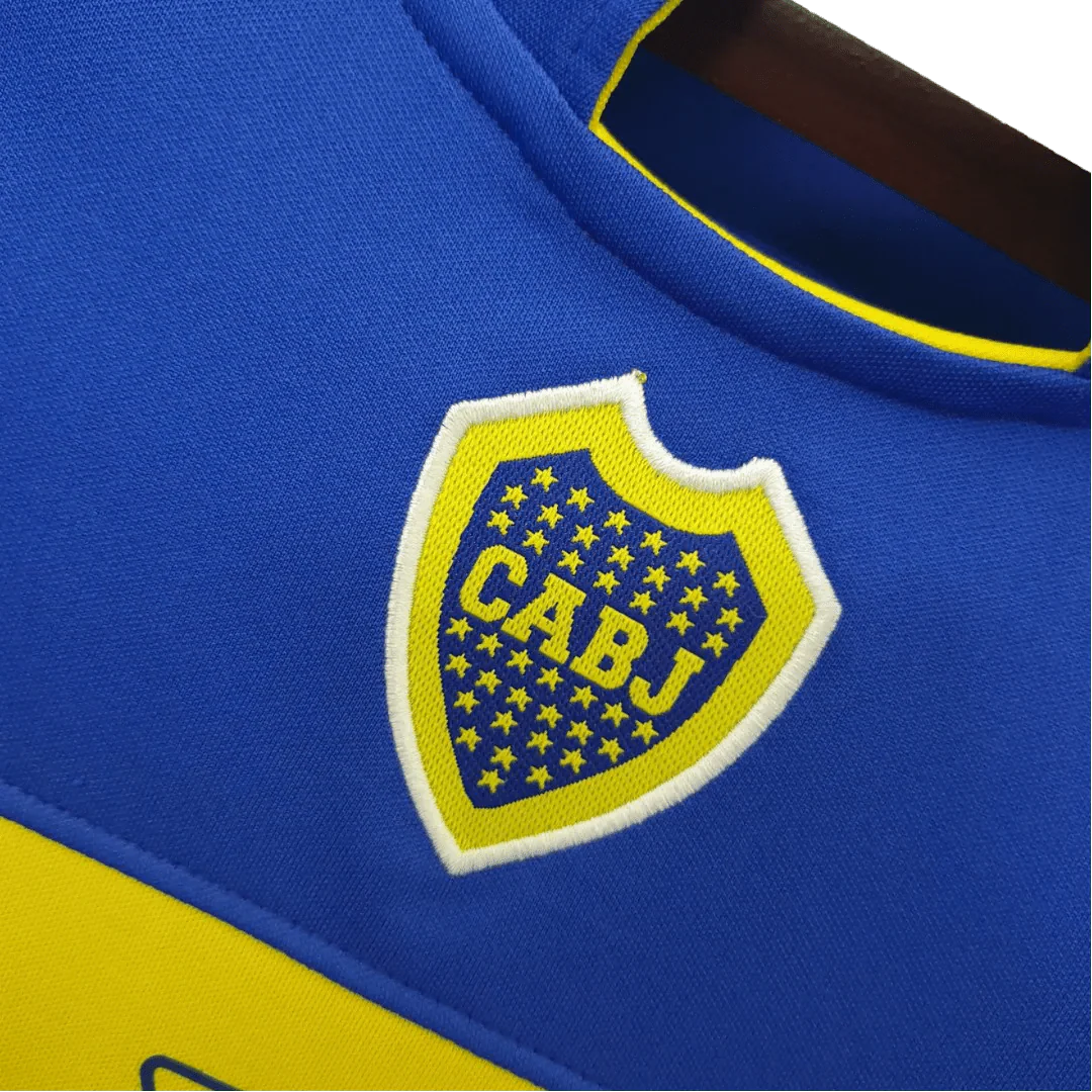 https://cdn.shopify.com/s/files/1/0826/7228/8075/files/2005-boca-juniors-home-retro-jersey-283706.webp?v=1741197157