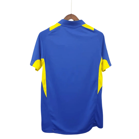 https://cdn.shopify.com/s/files/1/0826/7228/8075/files/2005-boca-juniors-home-retro-jersey-926149.webp?v=1741197157