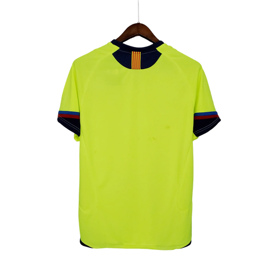 https://cdn.shopify.com/s/files/1/0826/7228/8075/files/20052006-fc-barcelona-away-retro-kit-classickits433-314770.webp?v=1741197611