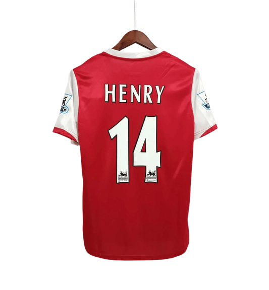 https://cdn.shopify.com/s/files/1/0826/7228/8075/files/20062007-arsenal-fly-emirates-home-retro-kit-classickits433-741528.webp?v=1741198349