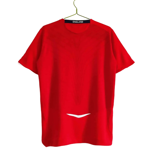 https://cdn.shopify.com/s/files/1/0826/7228/8075/files/2008-england-away-red-retro-kit-810652.webp?v=1741196949
