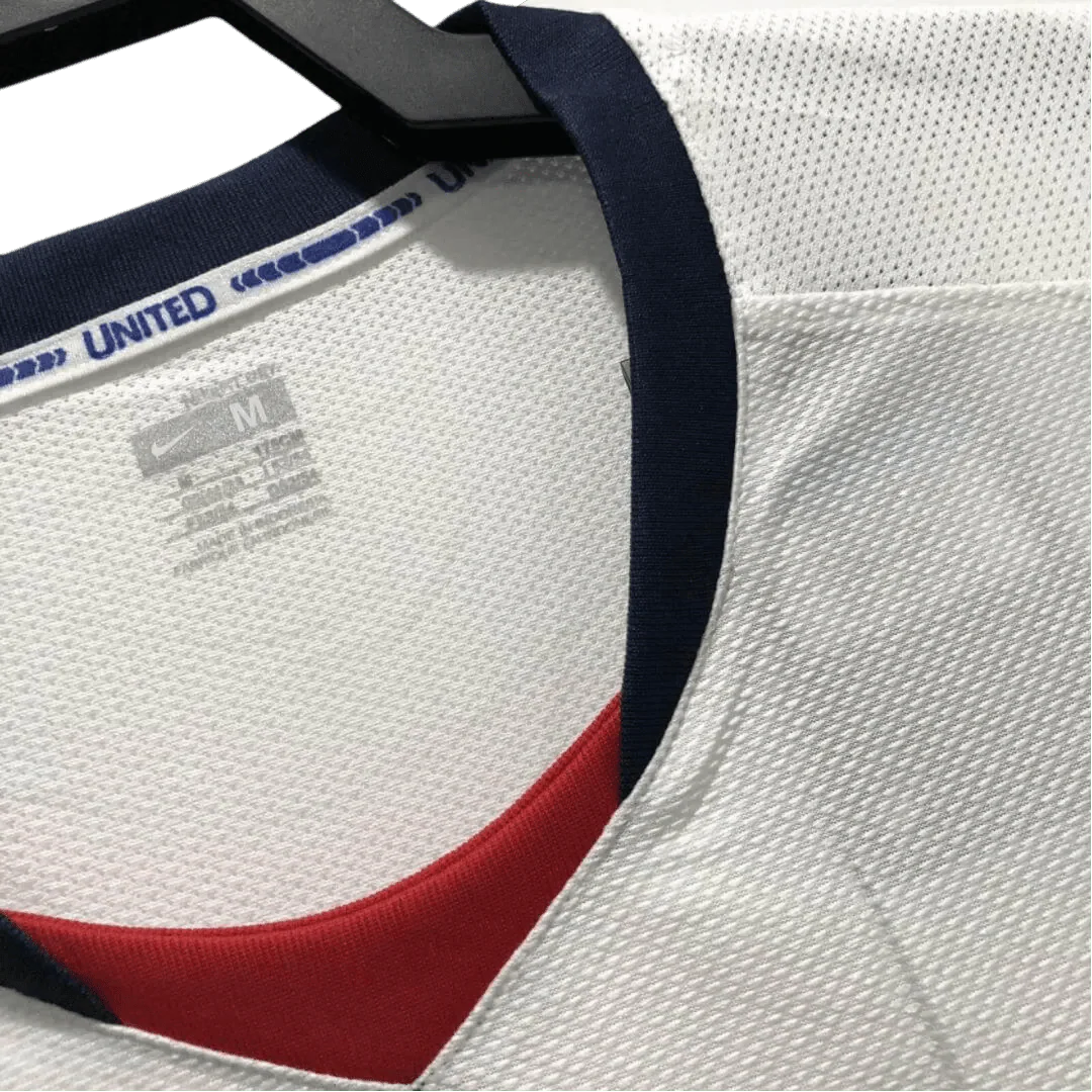https://cdn.shopify.com/s/files/1/0826/7228/8075/files/20082009-manchester-united-aig-away-white-ucl-final-retro-kit-long-sleeves-classickits433-583627.webp?v=1741197623