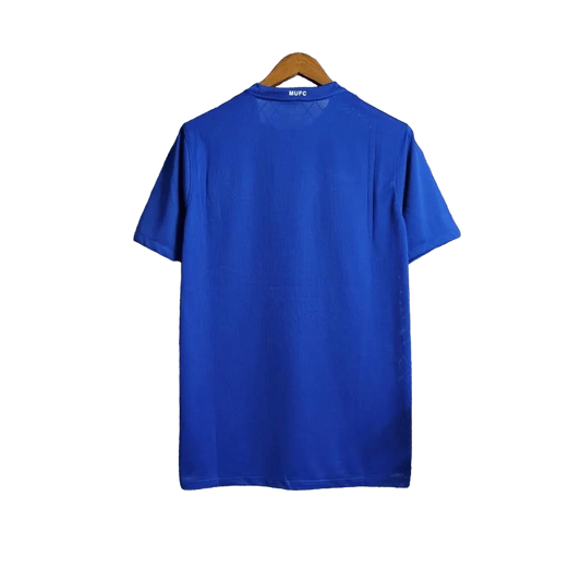https://cdn.shopify.com/s/files/1/0826/7228/8075/files/20082009-manchester-united-aig-blue-third-retro-kit-classickits433-527531.webp?v=1741198441