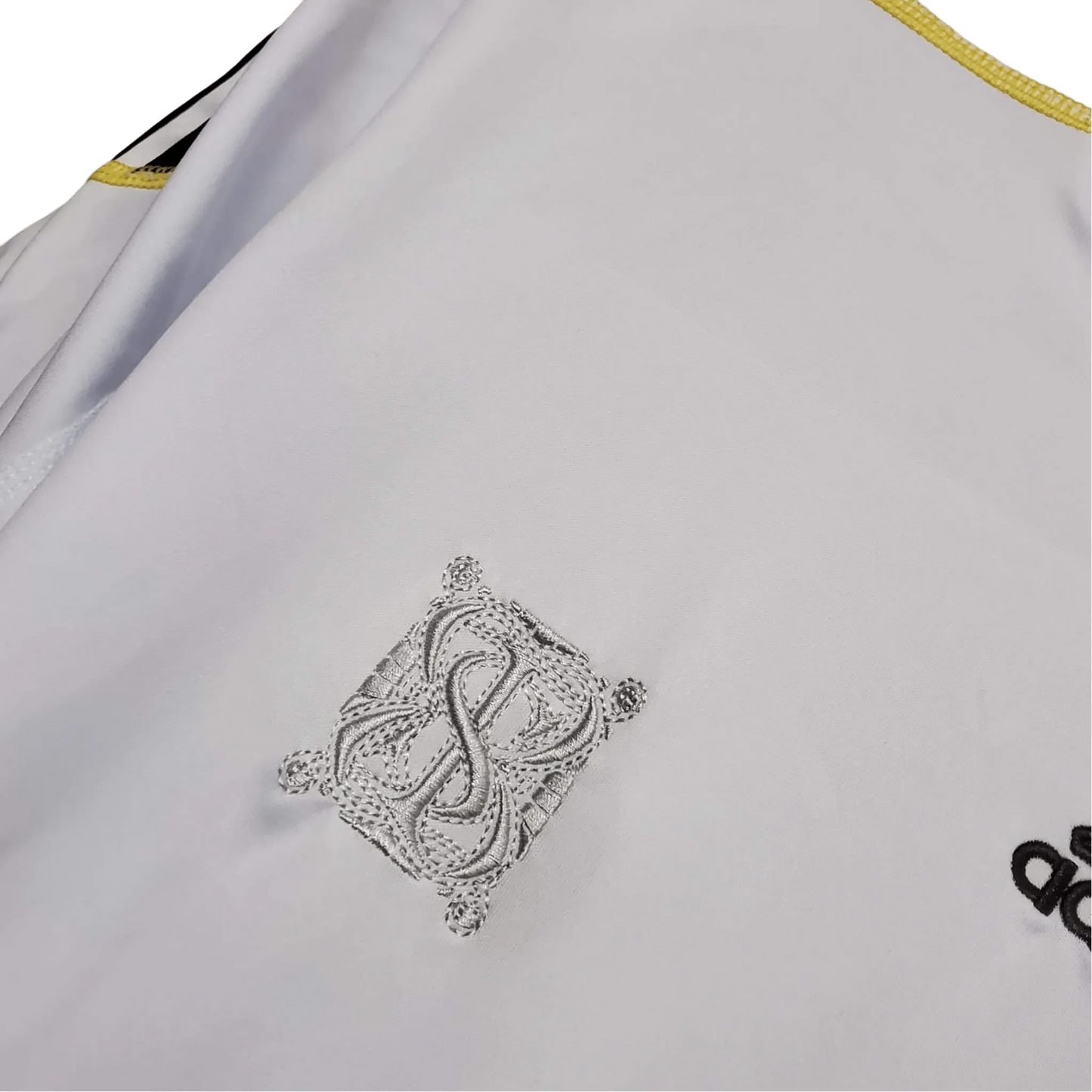 https://cdn.shopify.com/s/files/1/0826/7228/8075/files/20092010-real-madrid-bwin-home-retro-kit-747062.webp?v=1741197453